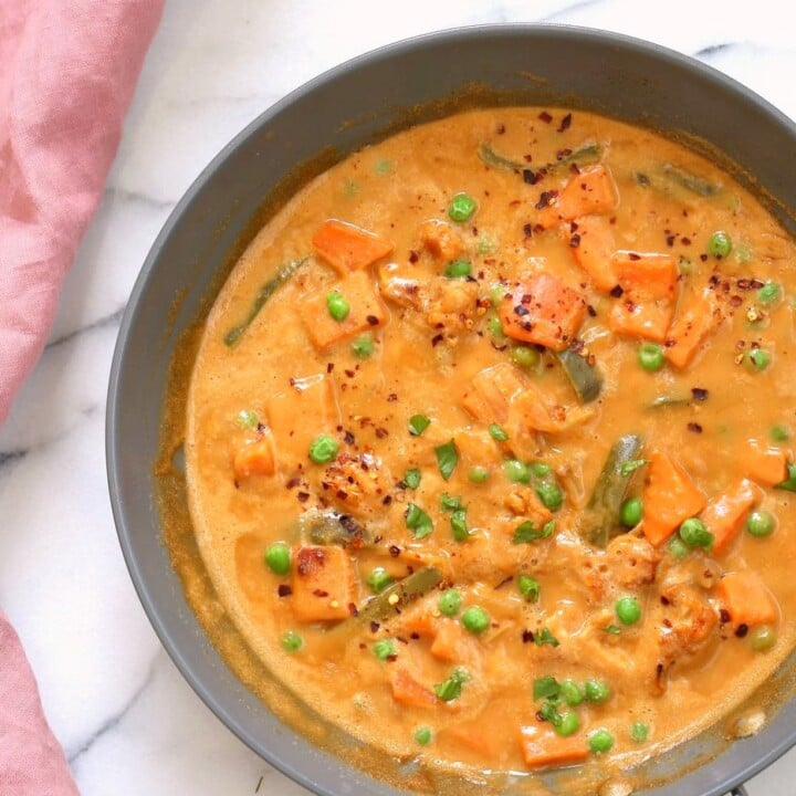 Peanut Butter Sweet Potato Curry with Veggies and Peas - 1 Pot 30 Mins