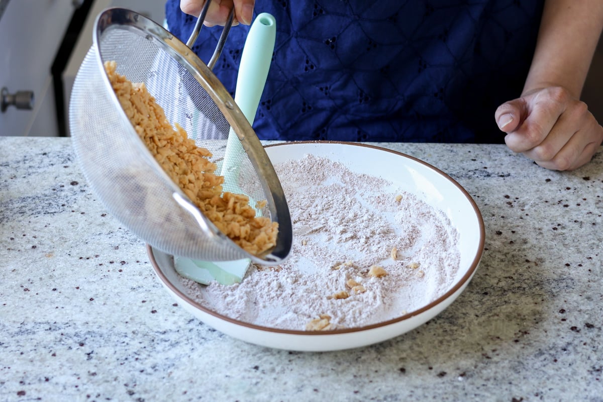 adding soy curls to the cornstarch mixture