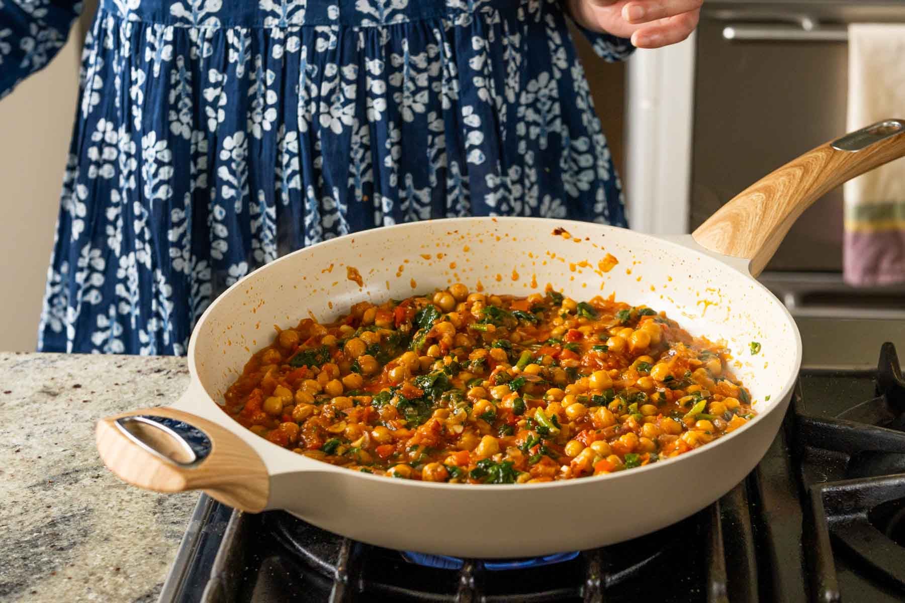 peri-peri chickpeas in the pan after cooking
