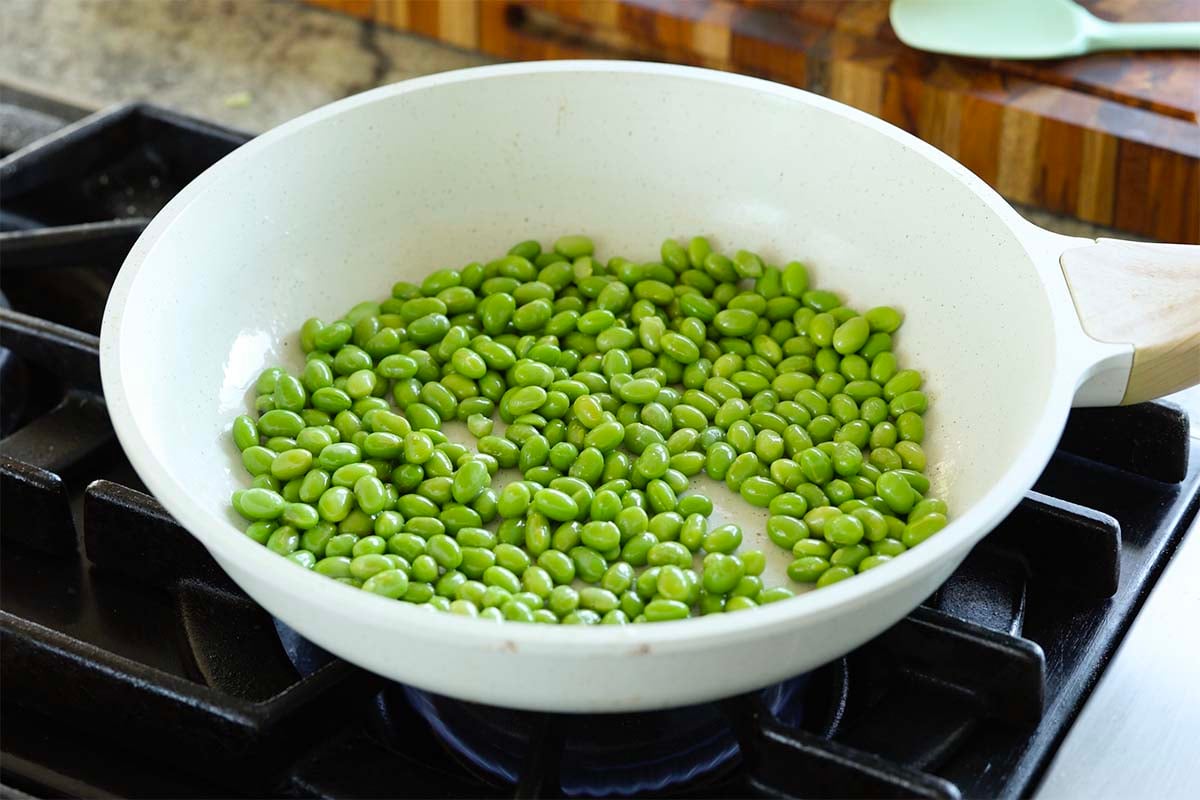 edamame in the pan
