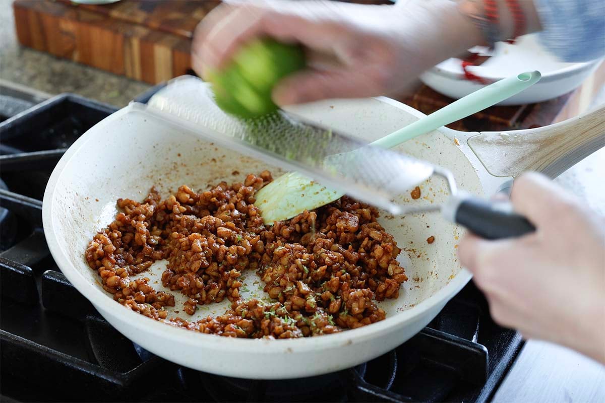 adding lime juice to the tempeh