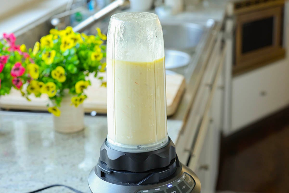 saffron cream in the blender after blending