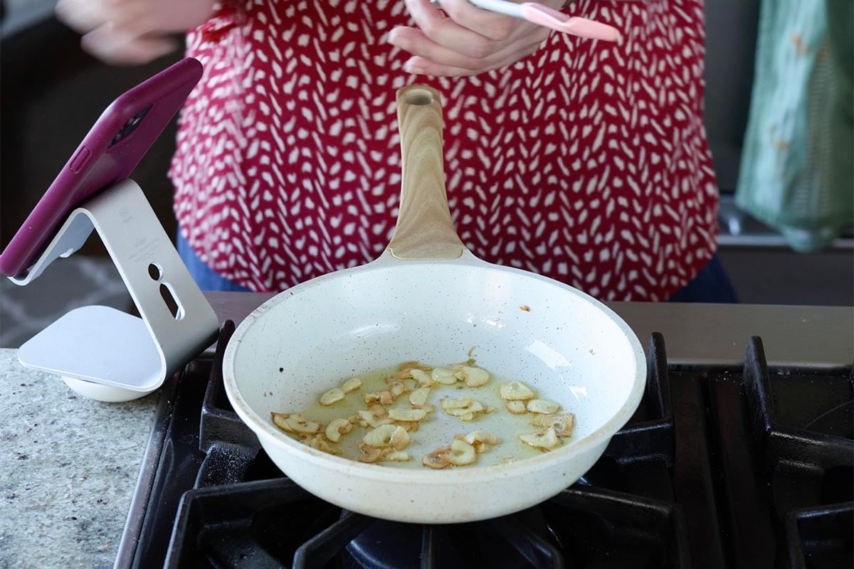toasted garlic in the pan